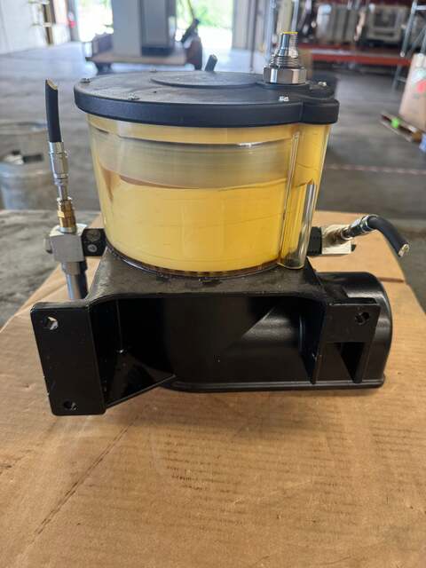 SKF #KFGX1MX3XXXX99-924, Electrically Operated Piston Grease Lubrication Pump, 24 V. DC, NLGI Grade 2, M14 x - Image 2
