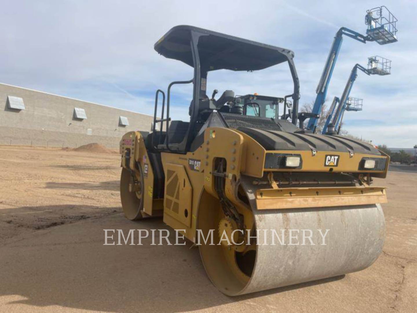 Caterpillar CB10, 2445 hours, S/N: P8P00352, 2019 - Image 1