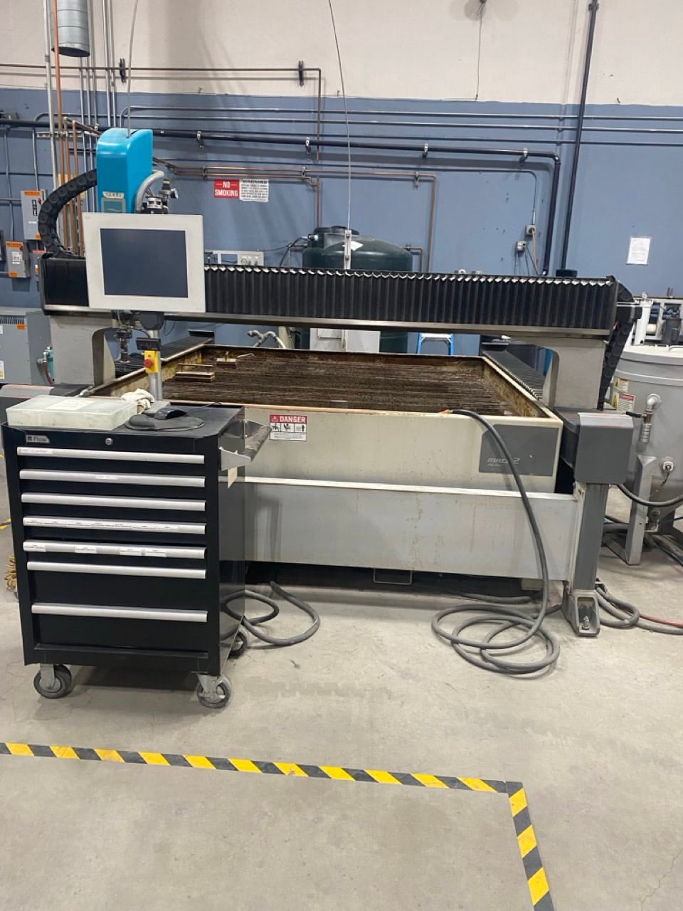 Flow #Mach-2020C, CNC waterjet, 6.6' x 6.6' table, 30 HP pump, 60,000 PSI, 6" Z, 500 IPM cutting, 800 IPM - Image 1