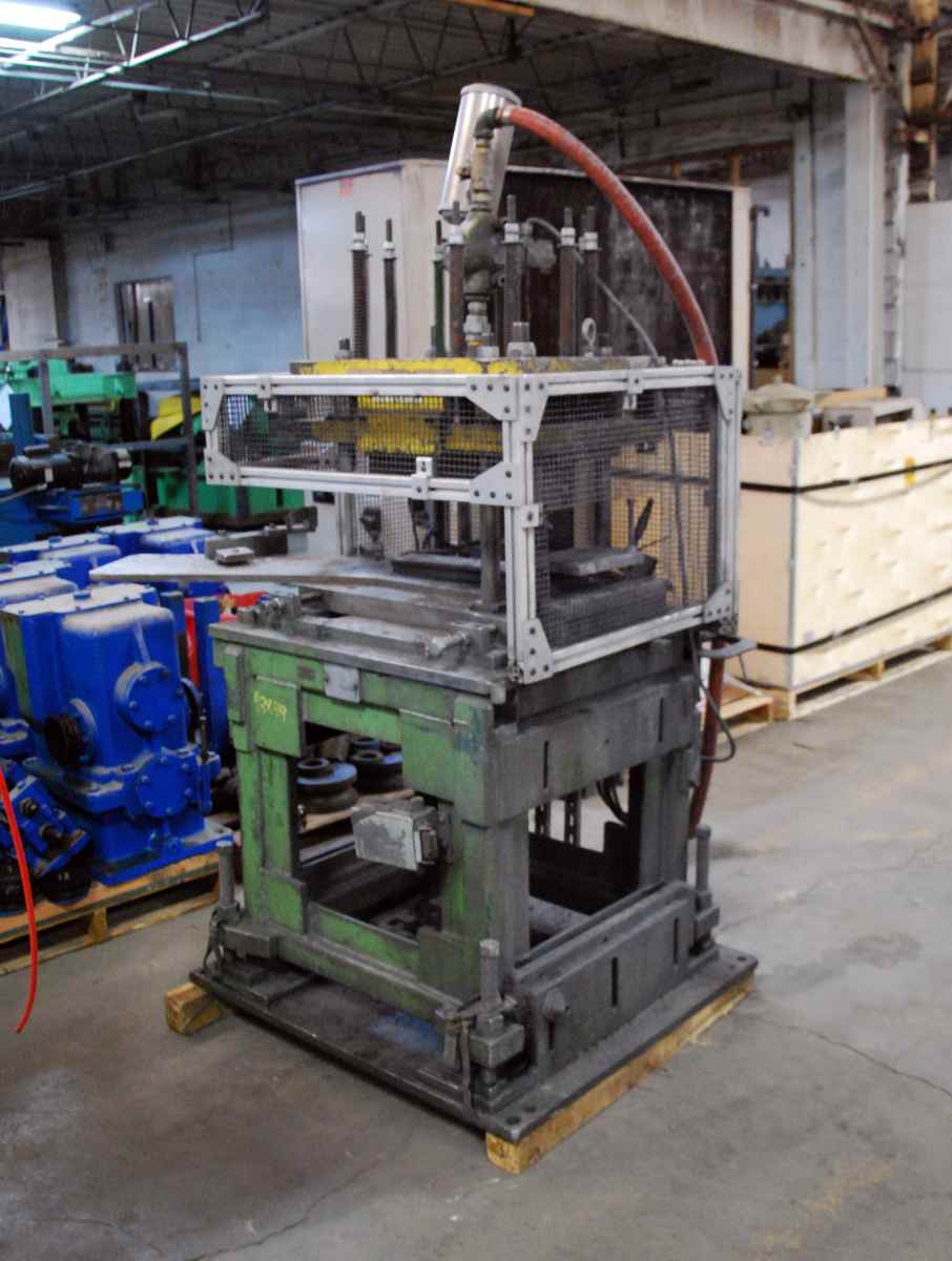 12 Ton, Airam, 4-post cut-off press, 26" x18" bed, 1.5 stroke, 14" btw posts, 10.5" open - Image 3