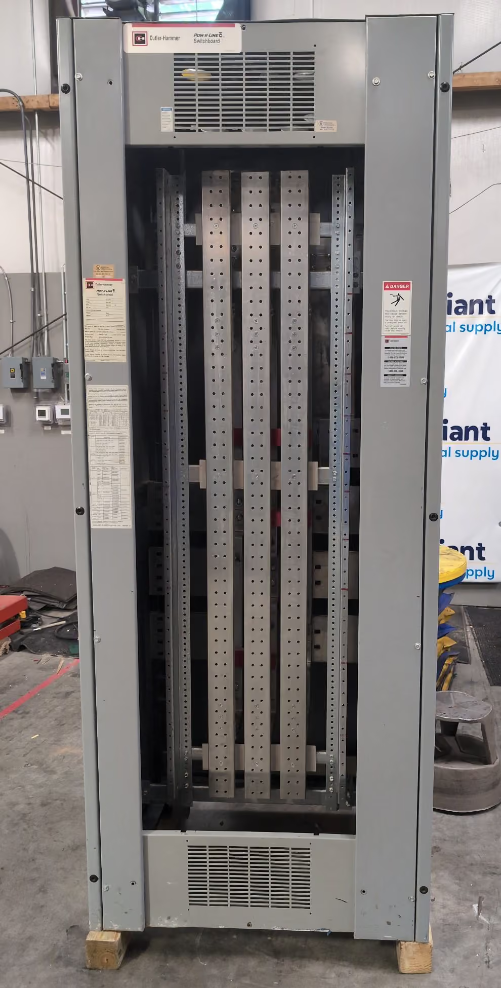 Cutler-Hammer POW-R-LINE C Switchboard Distribution 3000A 480/277V NEMA 1 - Image 1