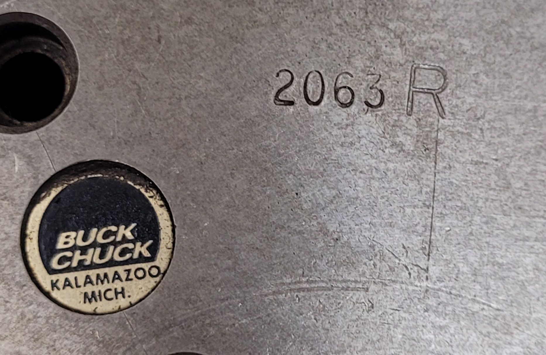 6" Buck #2063R, 3-jaw self-centering scroll lathe chuck, flat back, 1-1/2" thru hole, 3000 RPM, w/ chuck key - Image 4