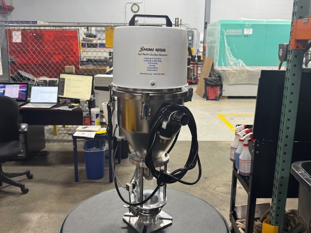Shini #SAL-3UE, vacuum hopper loader with sight glass, 440 lb./hr., 3 liter, 1.85 HP, 110 V., new, 2026 - Image 2