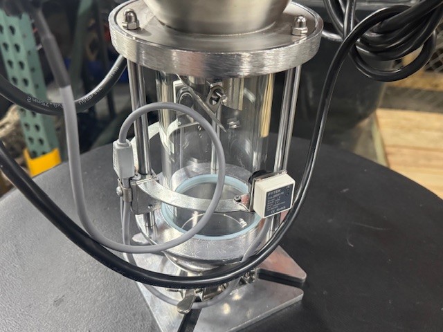 Shini #SAL-3UE, vacuum hopper loader with sight glass, 440 lb./hr., 3 liter, 1.85 HP, 110 V., new, 2026 - Image 3
