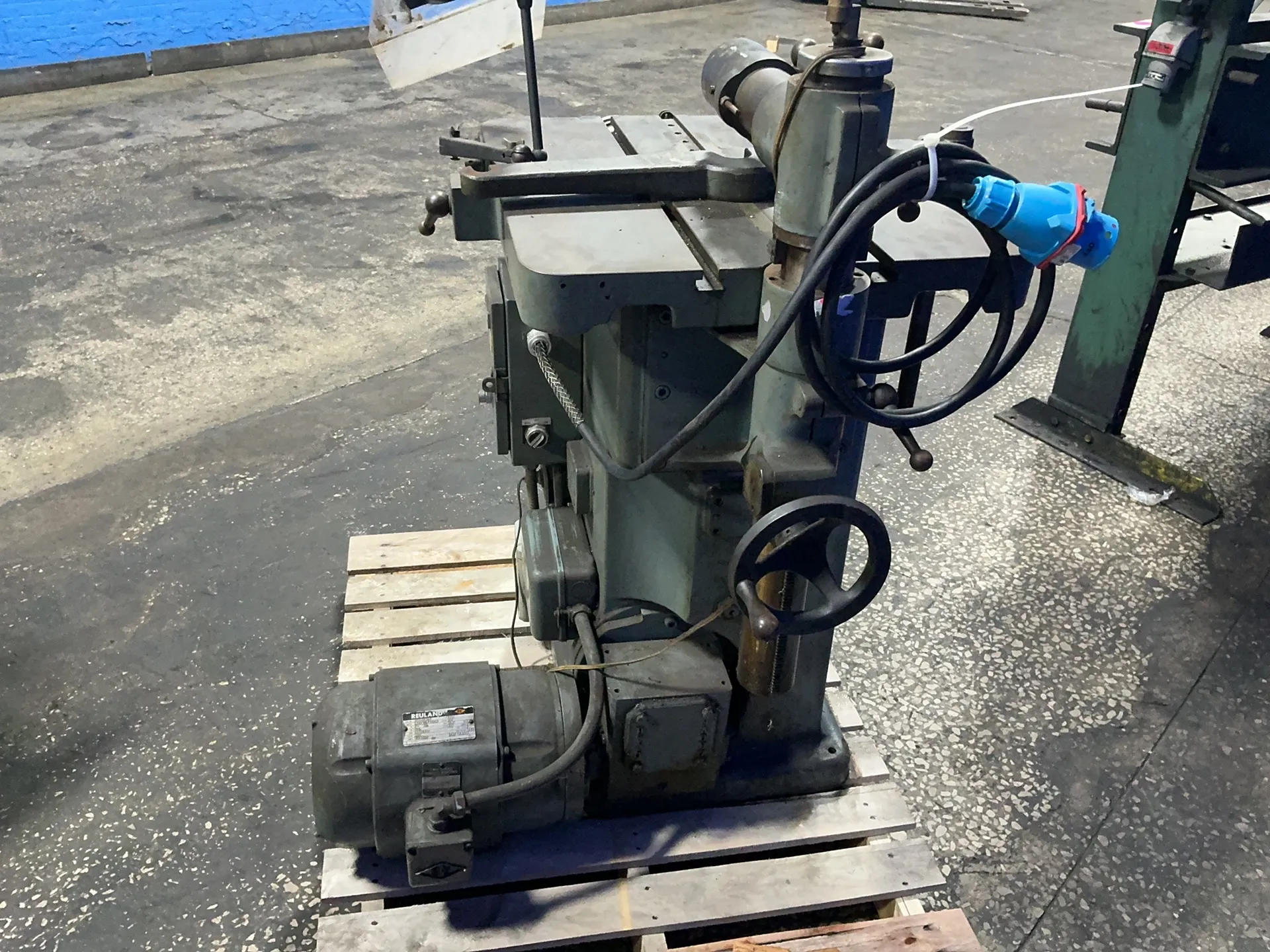D.C. Morrison, keyseater, 24" x 27.5" capacity, 2 HP, 1800/900 RPM, 460 V., 3 Ph. - Image 2