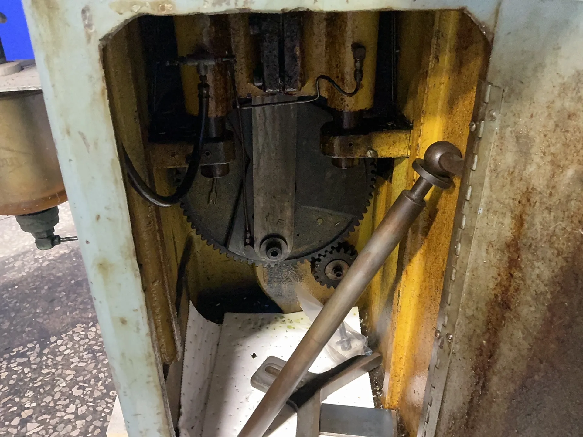 D.C. Morrison, keyseater, 24" x 27.5" capacity, 2 HP, 1800/900 RPM, 460 V., 3 Ph. - Image 6