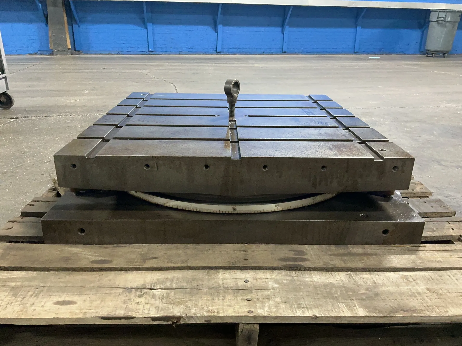 30" x 30" Devlieg, T-slotted rotary table, 360° rotation - Image 4
