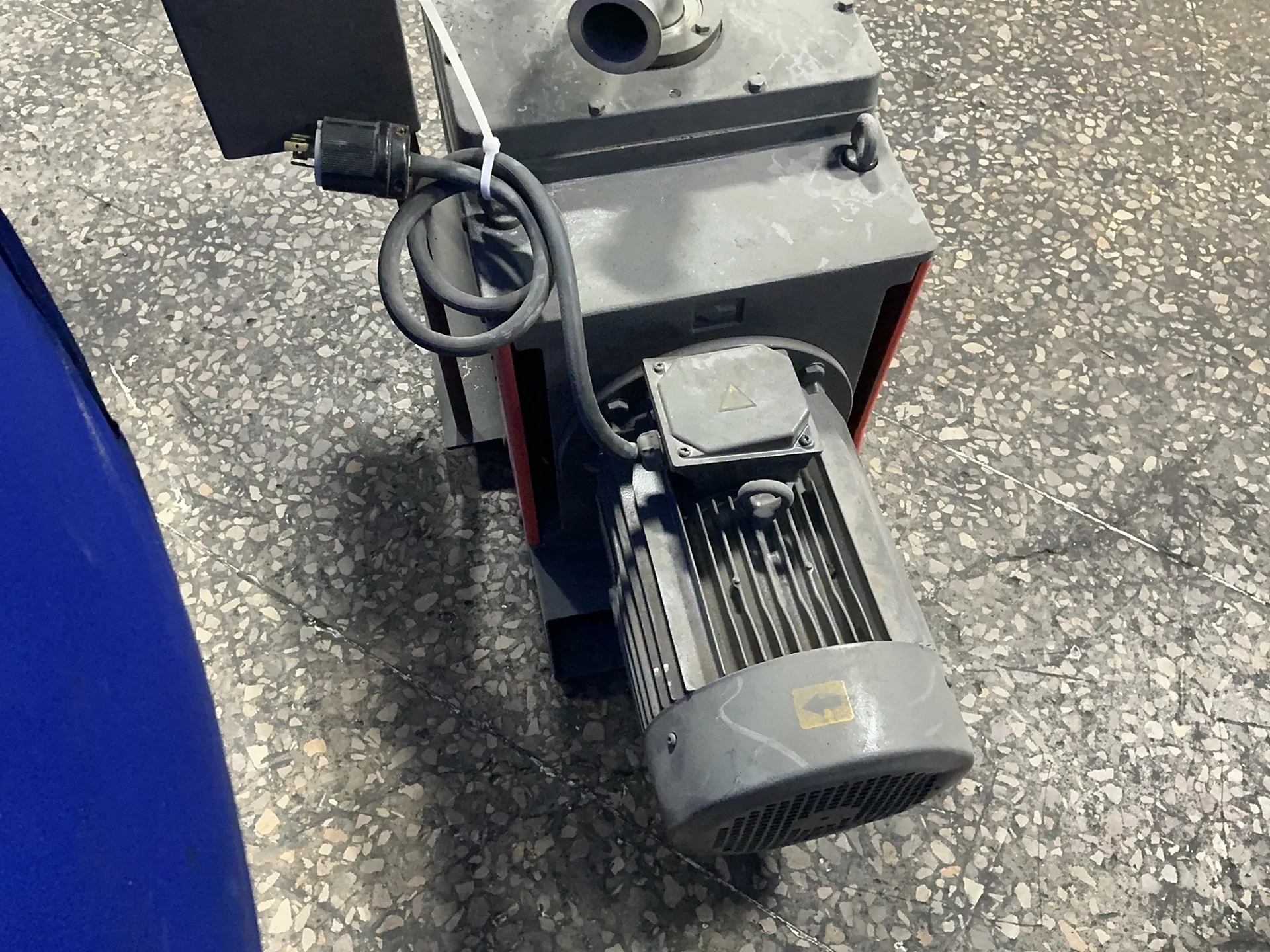 BOC Edwards #E2M275, vacuum pump, 8.5/7.5 KW, 1450/1735/1750 RPM, w/ Edwards MF-300 outlet mist filter - Image 6