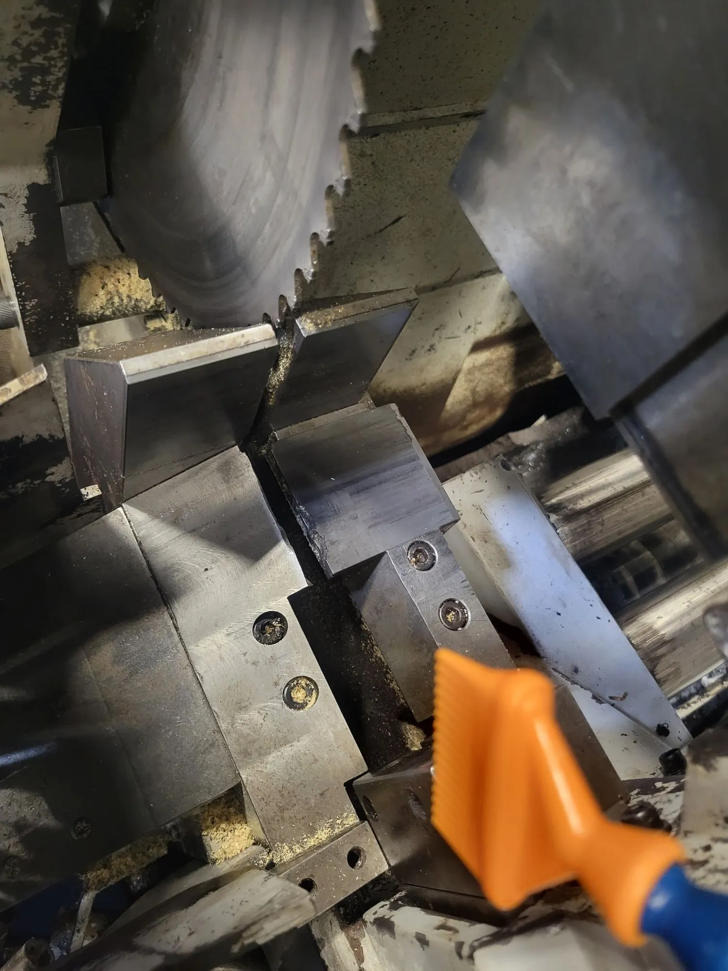 5.12" Tsune #TK5C-101GL, CNC cold saw, 14" blade, 2" arbor, 12-120 RPM, 15 HP, hydraulic clamping, automatic - Image 10