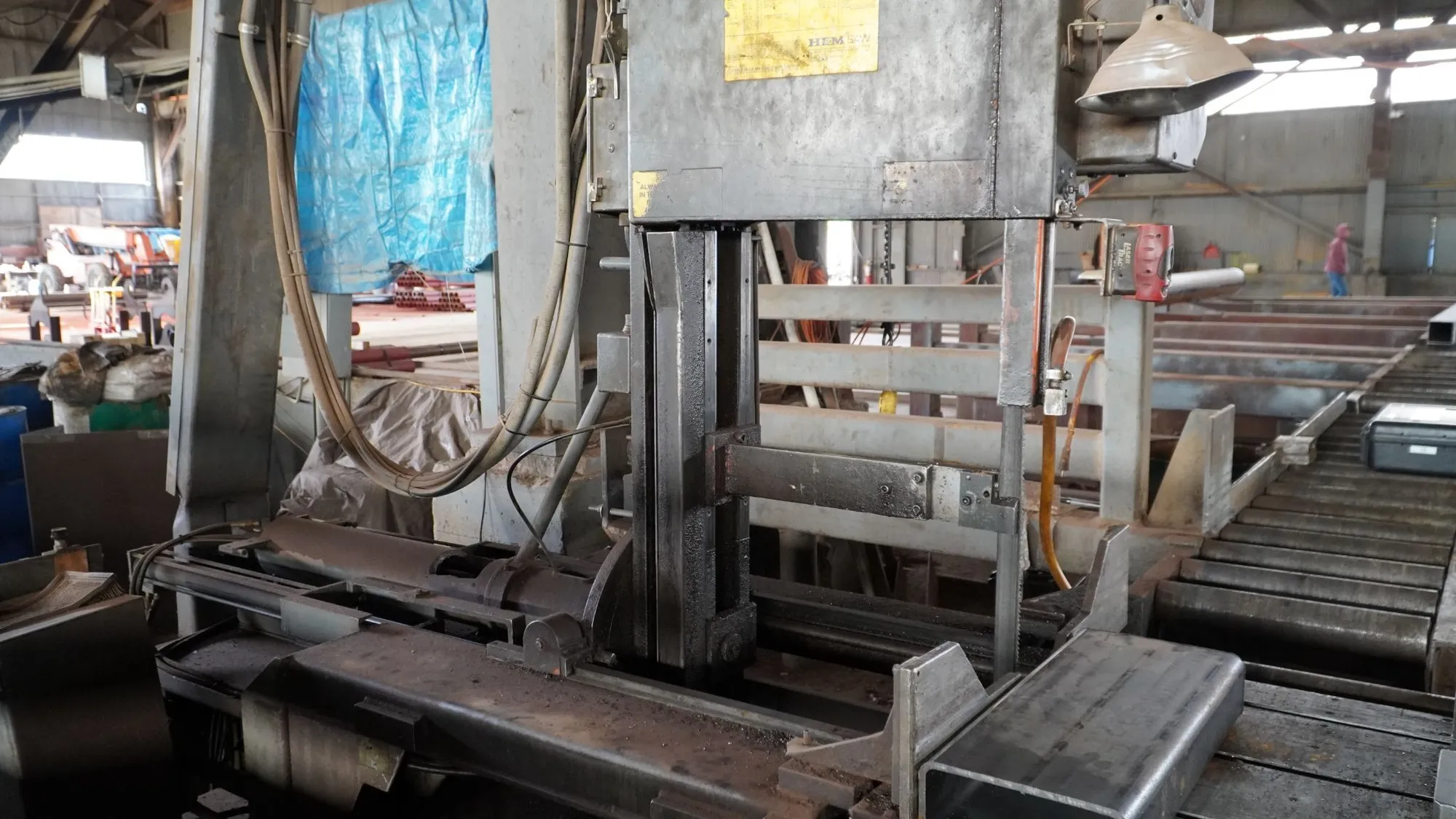 20" x 24" HEM #V130HM, semi-automatic vertical tilt frame band saw, 19' x 1.5" blade, 10 HP, 1999 - Image 7