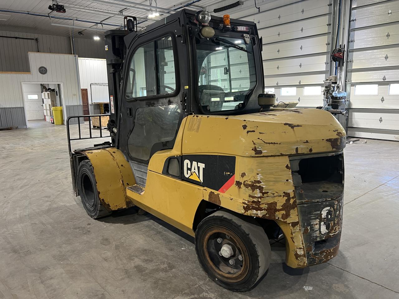 12,000 lb. Caterpillar #DP55N1, diesel forklift, 42" forks, triple stage mast, side shift, fork positioner - Image 3