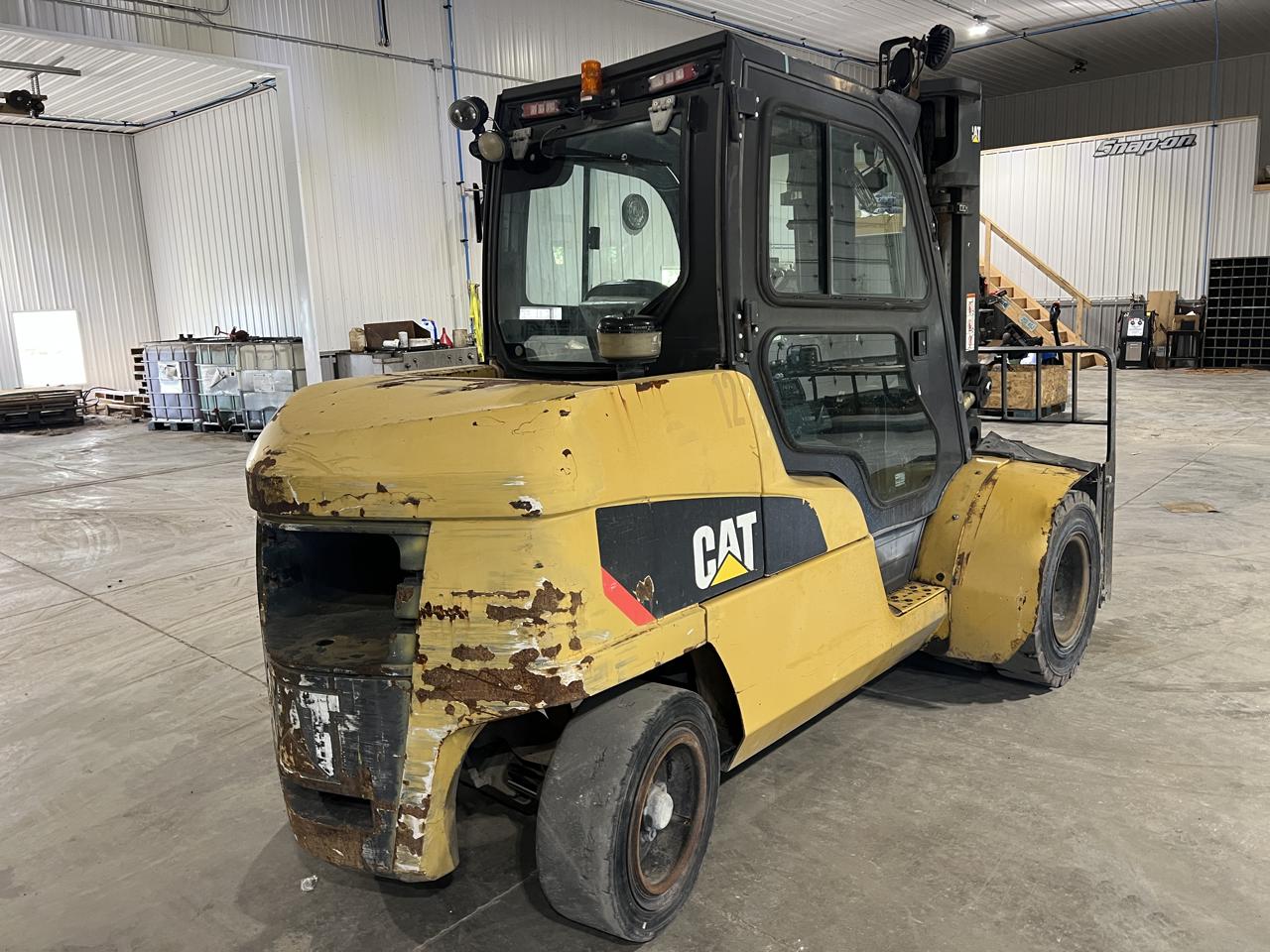 12,000 lb. Caterpillar #DP55N1, diesel forklift, 42" forks, triple stage mast, side shift, fork positioner - Image 4