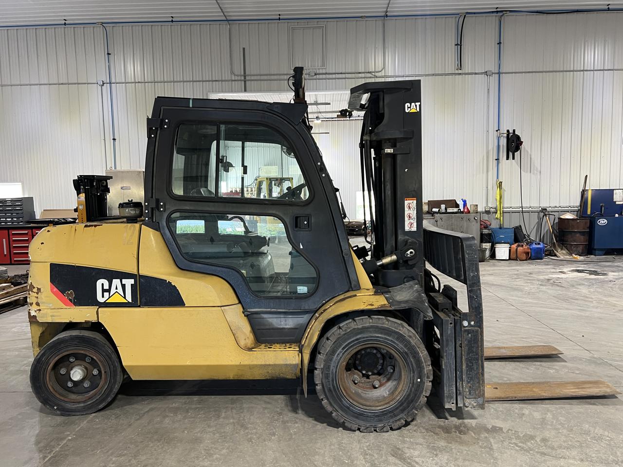 12,000 lb. Caterpillar #DP55N1, diesel forklift, 42" forks, triple stage mast, side shift, fork positioner - Image 5