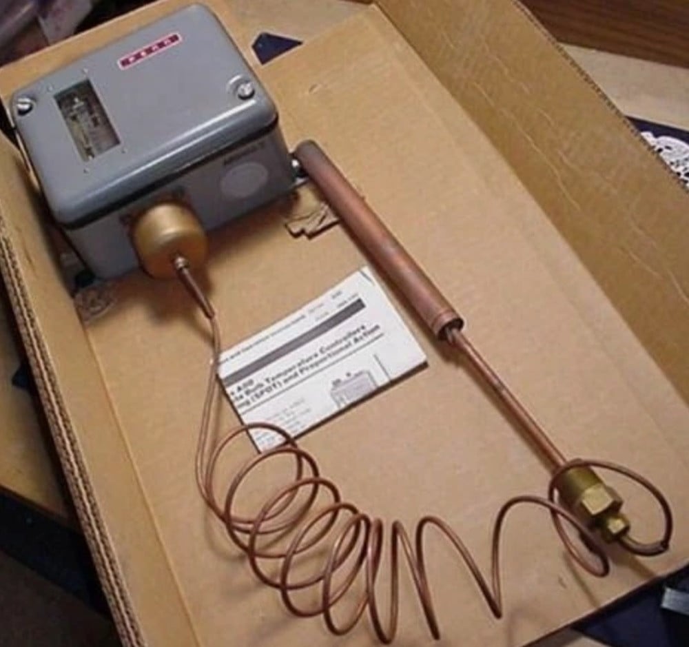 Johnson Controls A80ABA-2C Thermostat Temperature Control, NEW - Image 1