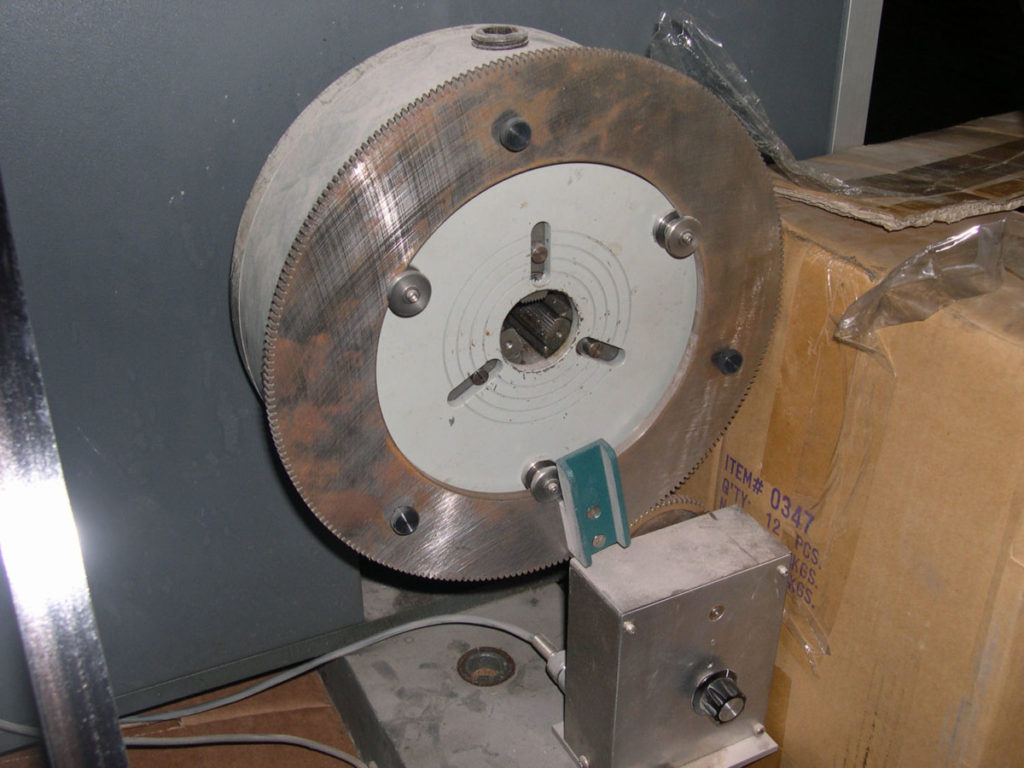 10000 lb. Tinius-Olsen #Lo-Torq, 5&deg;-360&deg; /min.both directions, 0-18"btwn chucks - Image 4