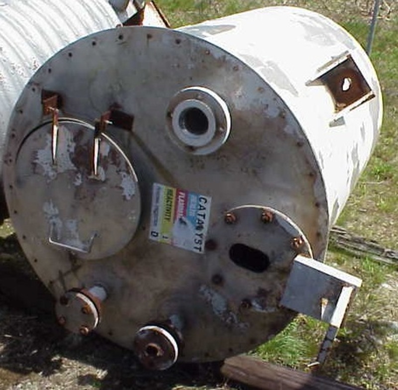 400 gallon Stainless Steel tank, lug mount, openings: top 18" manway with cover, 2-2", 1-6", 1-8" ; 2" bottom - Image 1