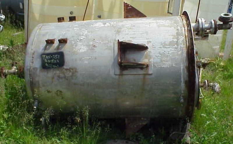 400 gallon Stainless Steel tank, lug mount, openings: top 18" manway with cover, 2-2", 1-6", 1-8" ; 2" bottom - Image 2