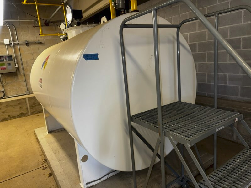 1500 gallon Indoor horizontal above-ground steel diesel fuel storage tank, UL identification plate year 2005 - Image 2