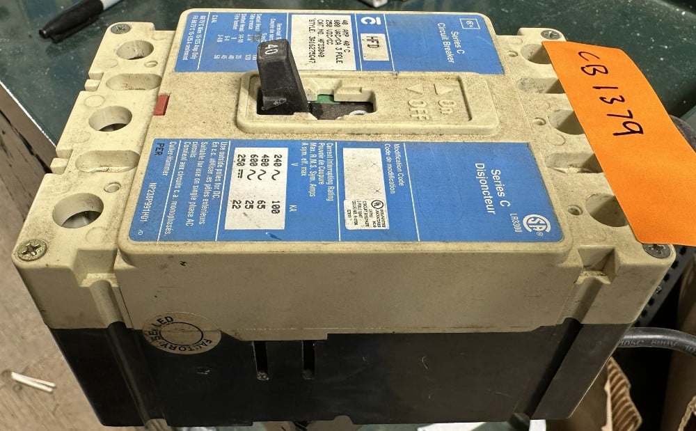 40 Amps, Cutler-Hammer, Series C, 3-Pole, Molded-Case Circuit Breaker, 600 Volts Max, Fixed-Trip - Image 2