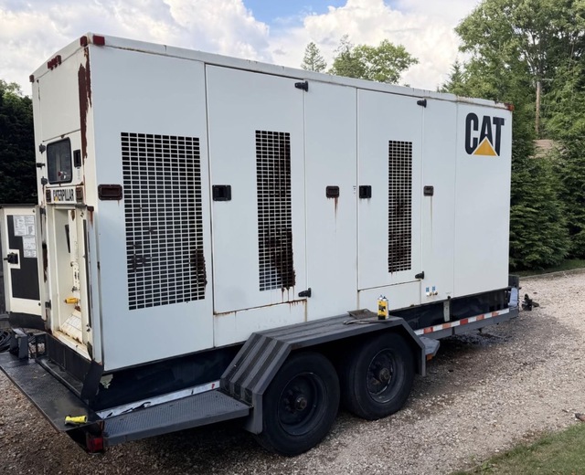 400 KW Caterpillar #XQ400, Mobile Diesel Generator, dual voltage, 1800 RPM, EMCP 4.2B digital control panel - Image 2