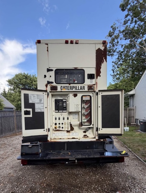 400 KW Caterpillar #XQ400, Mobile Diesel Generator, dual voltage, 1800 RPM, EMCP 4.2B digital control panel - Image 3