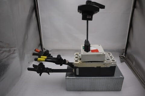 Allen-Bradley #140U-L6D3-D30, Molded Case Circuit Breaker - Image 4