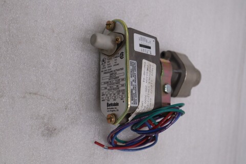 Pressure actuated switch c9612-3-cs stock new open box #k-1946a - Image 3