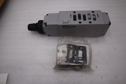 Parkerps 4238250cp h3 ind regulator gage/line new stock gf-718a - Image 1
