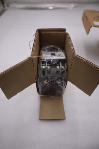 Square D 8501-XO20V06 AC Control Relay 8501XO20V06 Series A, new open box, G362A - Image 1