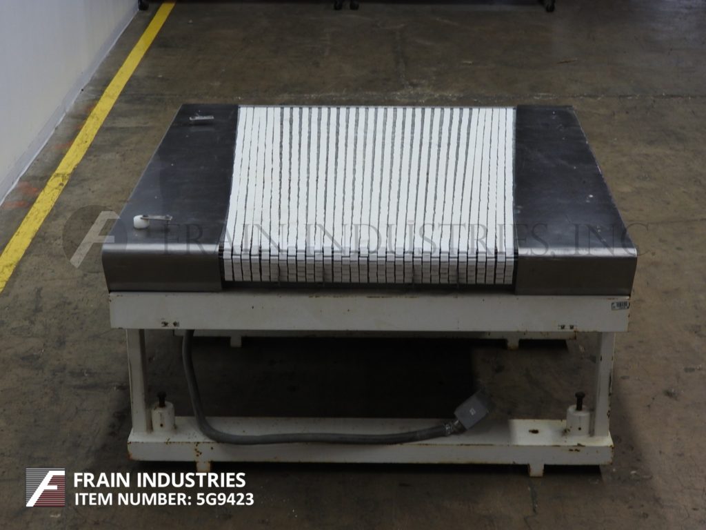 Hosokawa #FA1300, fanning conveyor, 70" long fanning belt powered by a 1 HP drive - Image 4