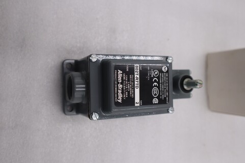 Allen-Bradley bradley 802t-r7td ser. 2 120vac 3a new with box stock g616a - Image 2
