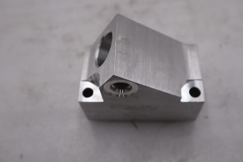 Sundstrand Hydraulics BVL Line Mount Manifold - NEW - STOCK GF798 - Image 1