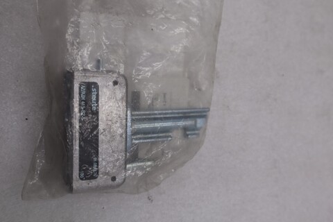 STEUTE AZ/ AZM 415-B2-S Actuator 101203908 STOCK K-3774 - Image 2