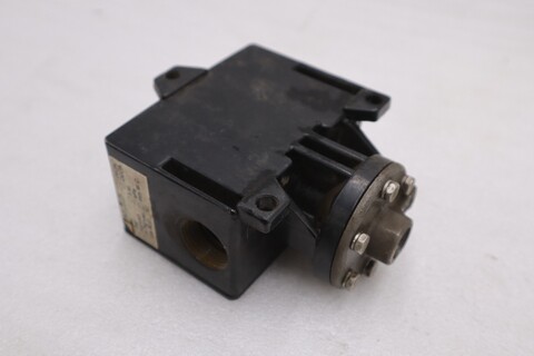 Ashcroft pressure switch cat #b424b xfmrn stock gf372 - Image 4