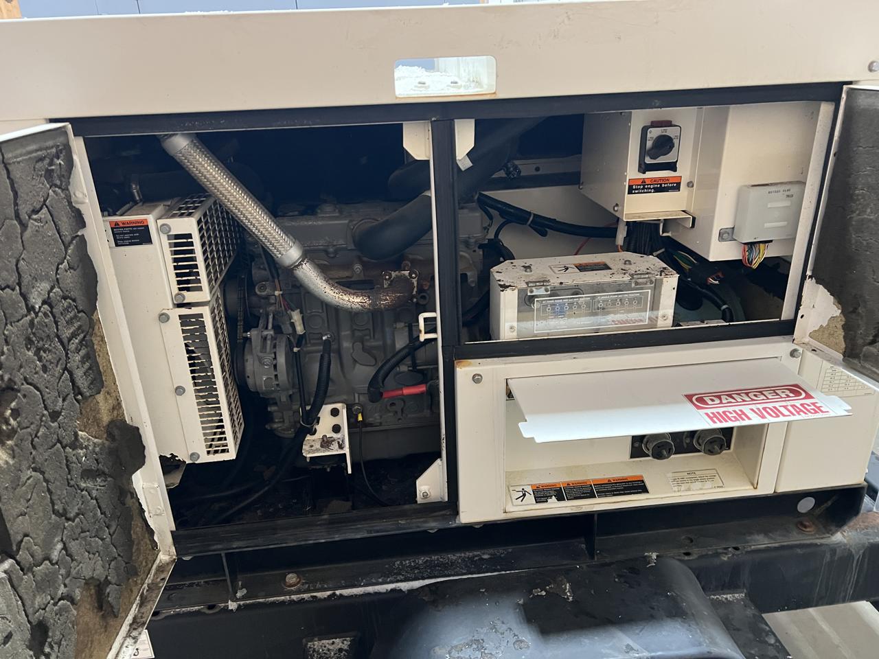 26 KW Multiquip Power #DCA-25SSIU2, diesel generator set, 1/3 phase, Isuzu engine, trailer mounted, voltage - Image 6