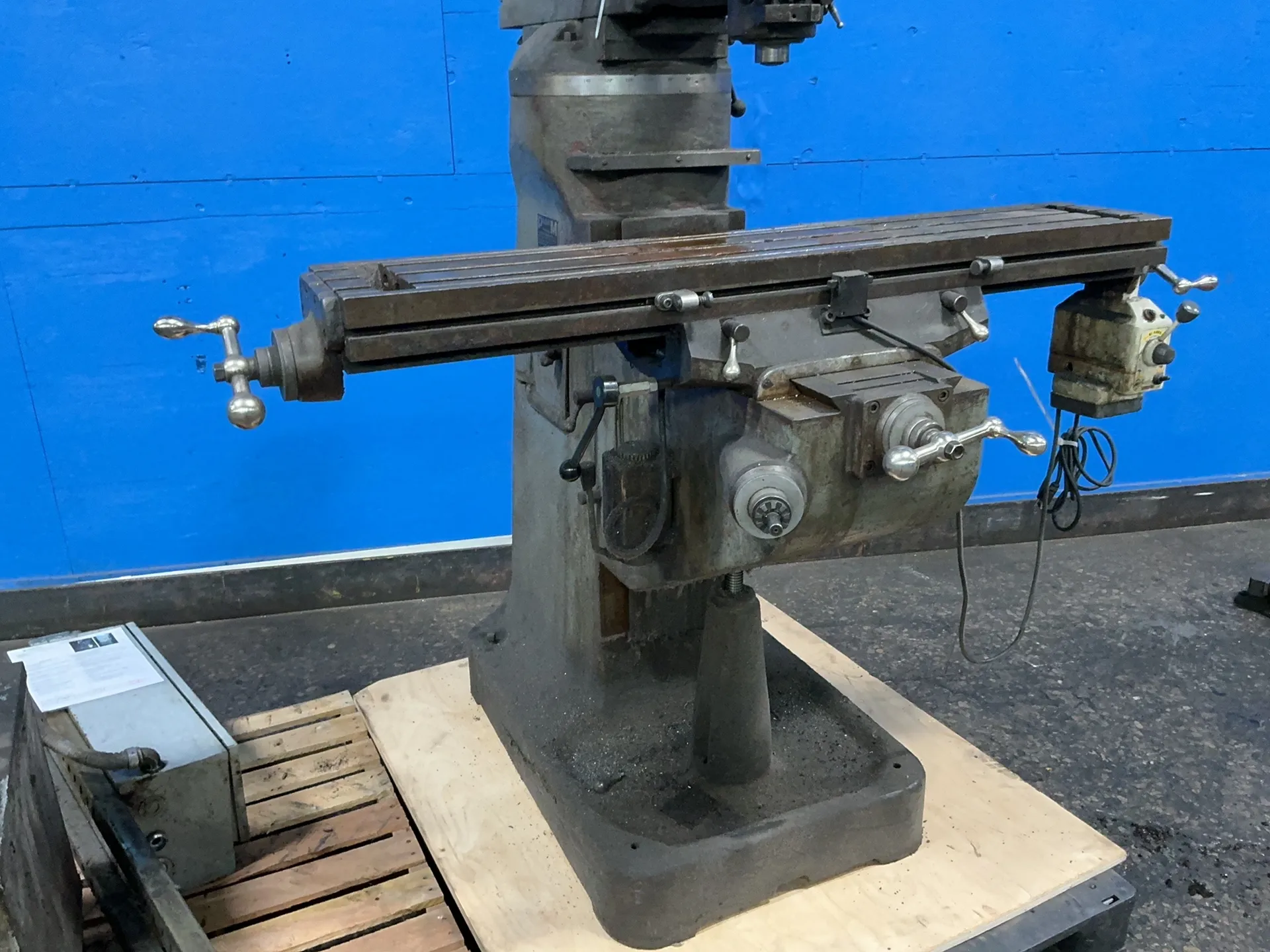 Birmingham #BPS1642, vertical mill, 9" x 48" table, 1.5 HP, 3400 RPM - Image 4