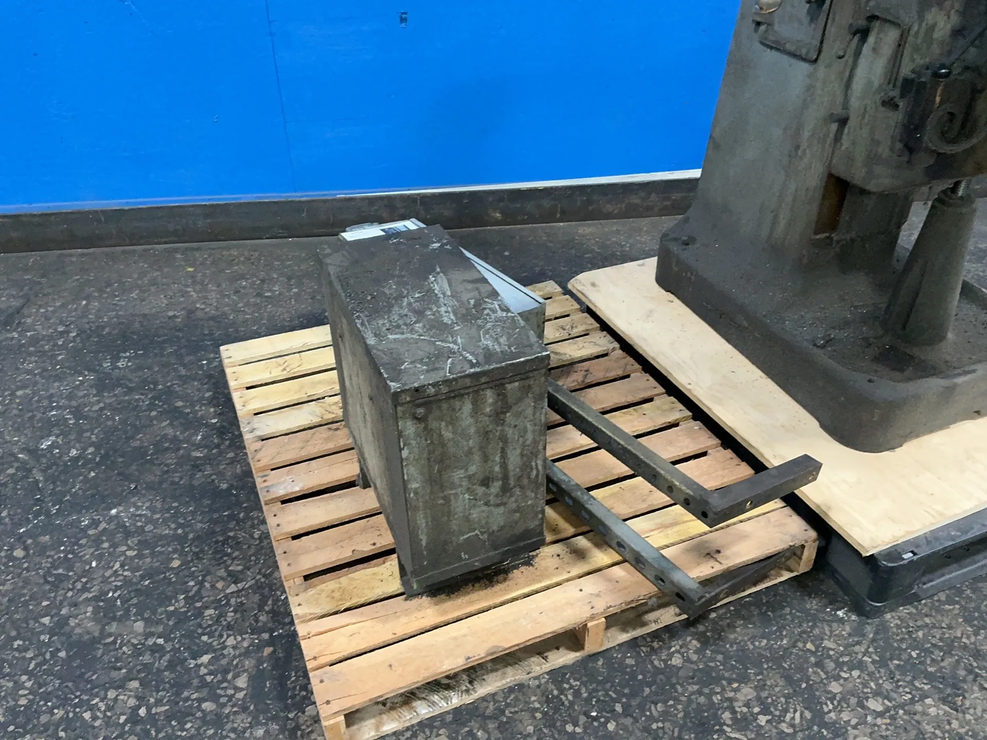 Birmingham #BPS1642, vertical mill, 9" x 48" table, 1.5 HP, 3400 RPM - Image 6