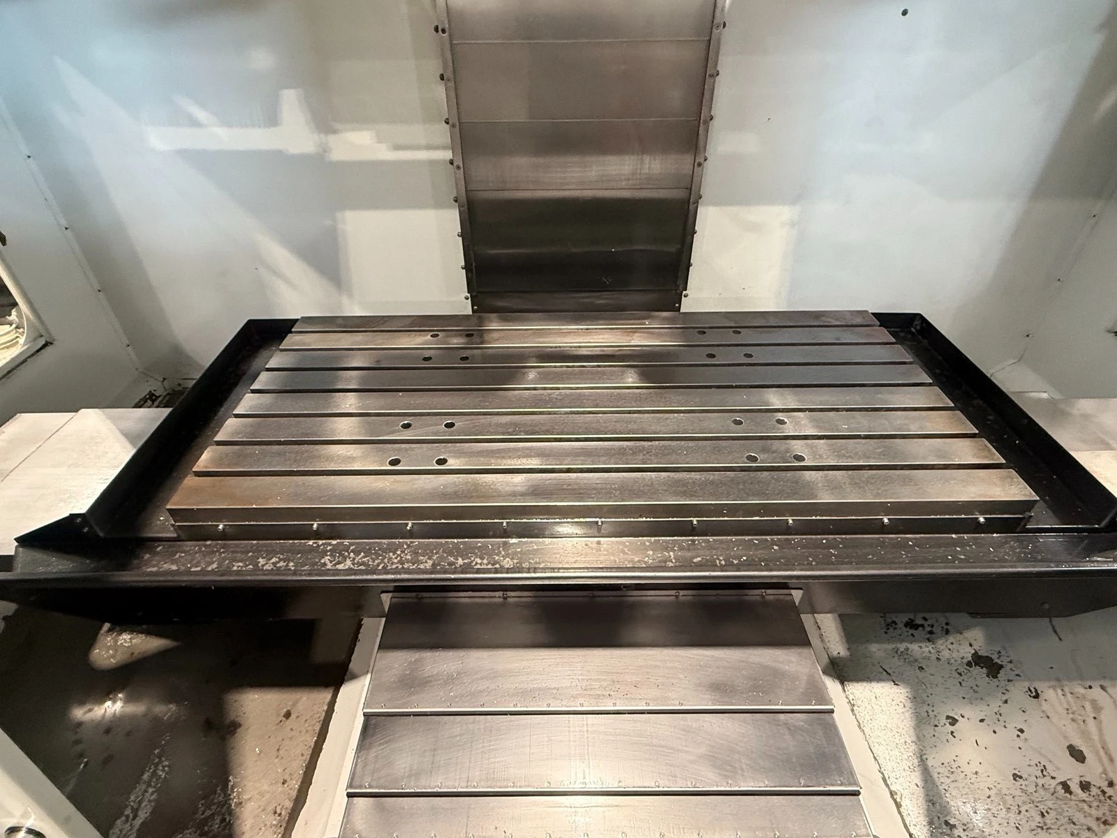 Haas #VF-3BYT, 4-Axis CNC Vertical Machining Center, 40" X, 26" Y, 25" Z, 54" x 24" table, 30 HP, 7500 RPM - Image 4