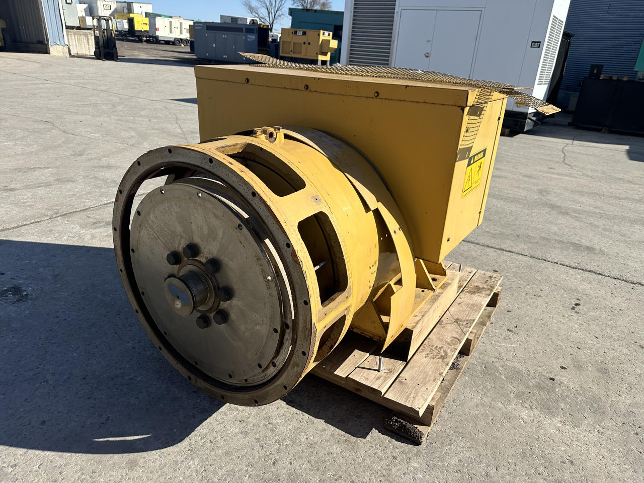 965 KW, Caterpillar #SR-4, generator head, 480 Volts, 3-phase, 4 wire, sound attenuated enclosure 00, 21" - Image 5