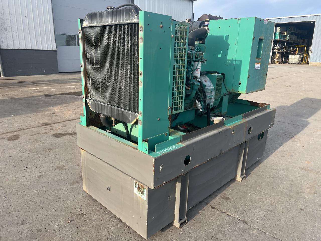 40 KW Cummins Onan #DGBC-4475996, diesel generator set, 120/240 Volts, 1/3-phase, 4B3.9-G2 engine, 62 HP @ - Image 2
