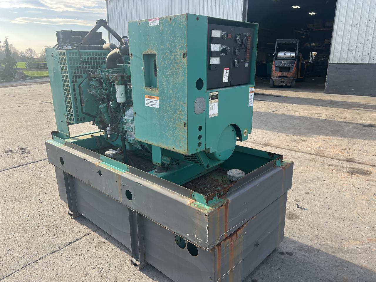 40 KW Cummins Onan #DGBC-4475996, diesel generator set, 120/240 Volts, 1/3-phase, 4B3.9-G2 engine, 62 HP @ - Image 7