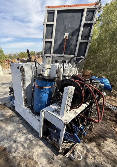 Skid Mounted Mobile Lubrication System, multi-compartment tanks, Graco Fire-Ball 225 air pumps, Puma - Image 3
