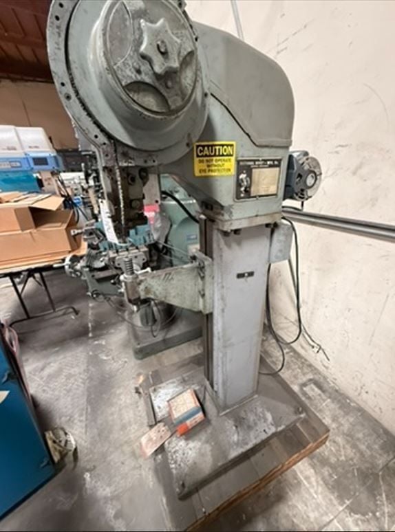 National #1000, pneumatic C-frame riveting press, foot pedal actuation, compact vertical profile - Image 4