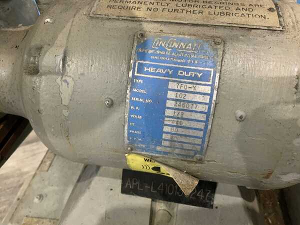 8" Cincinnati #102, double end pedestal grinder, 1" wheel width, 16" between wheels, tool rest, eye shield - Image 3