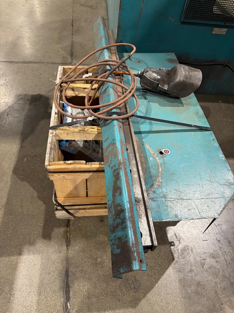 0.8" x 13' 4" Adira #GVX-1340, hydraulic power squaring shear, 493 kN cutting force, 440 V., 60 Hz., 1999 - Image 5