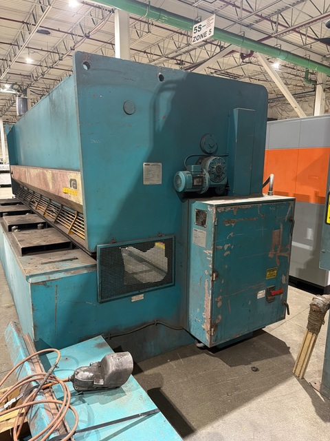 0.8" x 13' 4" Adira #GVX-1340, hydraulic power squaring shear, 493 kN cutting force, 440 V., 60 Hz., 1999 - Image 7