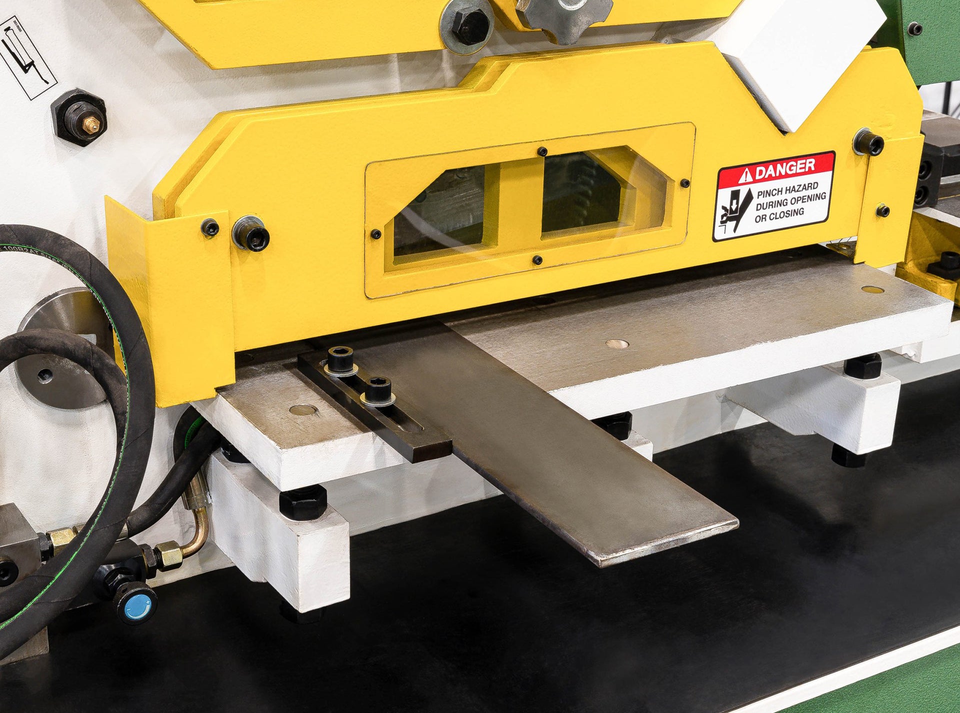 7-3/4" x 7-3/4" x 11/16" Piranha #BII225, hydraulic ironworker, 225 Ton, 5 stations, 1-1/2" x 1-3/8" punch - Image 3