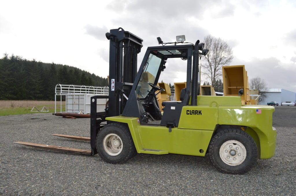 15,000 lb. Clark, Diesel Forklift, triple stage mast, side shift, fork positioners, 8' forks, remanufactured - Image 2