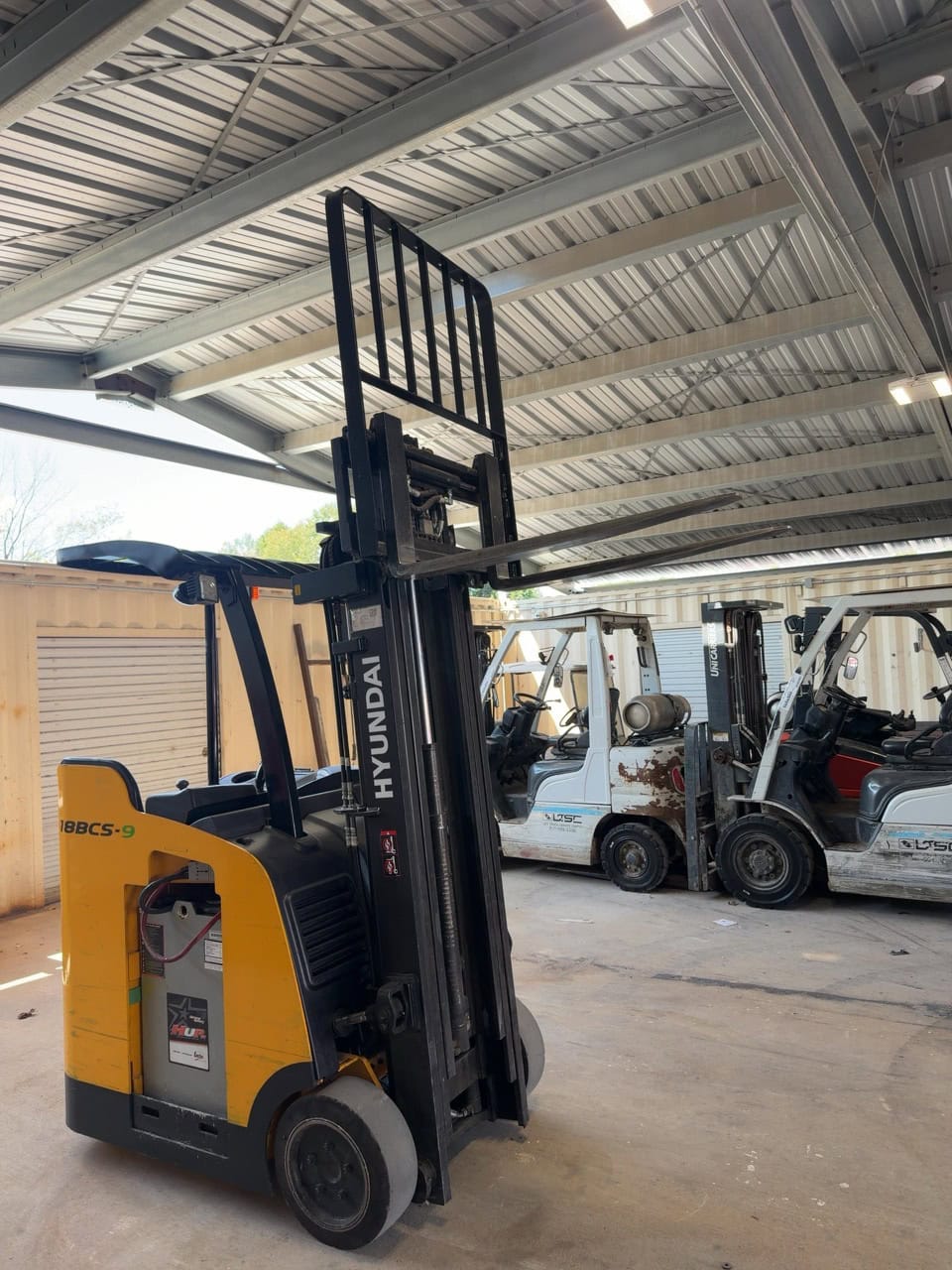3500 lb. Hyundai #18BCS-9, Electric Forklift, solid tires, 9,231 Hrs, 2015 - Image 4