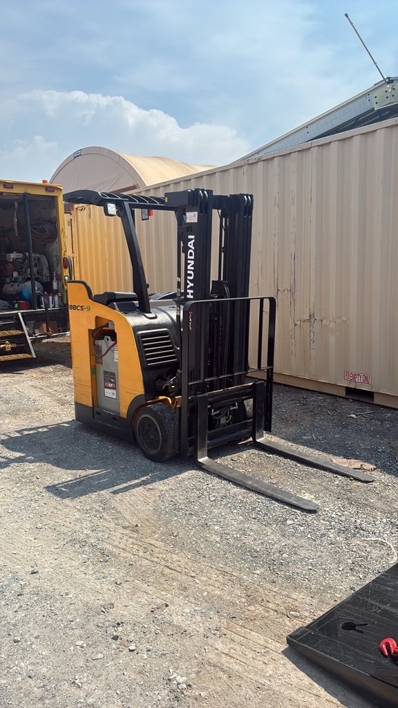 3500 lb. Hyundai #18BCS-9, Electric Forklift, solid tires, 9,231 Hrs, 2015 - Image 5